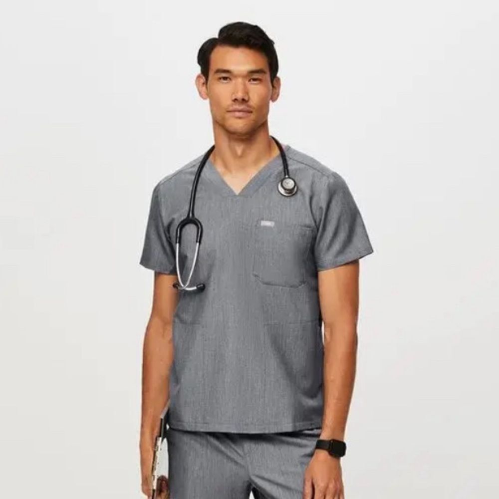 Figs chisec three pocket scrub top graphite gray